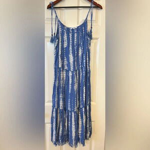 Blue Island light weight midi dress size Medium blue and white
